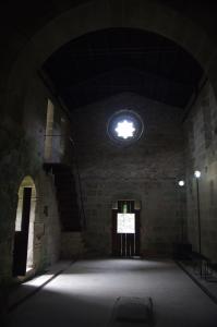 Interior de la iglesia en el Monasterio de San Juan de Caaveiro