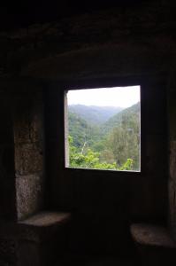 Vistas desde ventana del Monasterio de San Juan de Caaveiro al valle