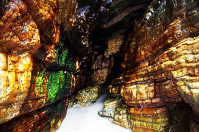 Llamativos colores en las rocas