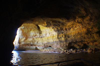 Cueva a nivel del mar