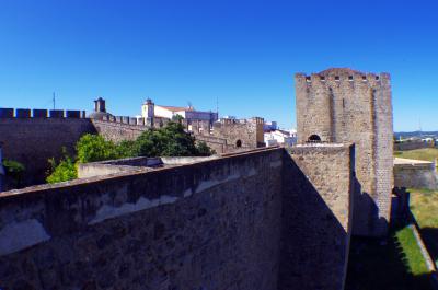 Vista sobre las murallas del castillo