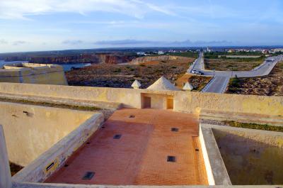 Panorámica hacia Sagrés desde lo alto de la muralla