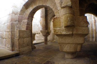 Pilar en la cripta del monasterio