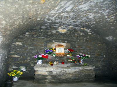 Sencillo altar de la ermita de San pedro Mártir