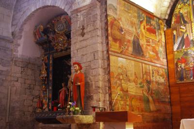Imagen de Santiego junto al altar