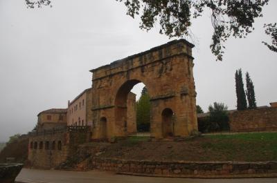 Frente del Arco de triunfo romano