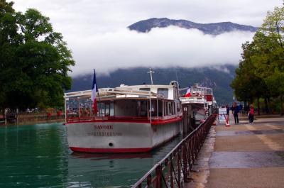 Típico barco de paseo en el lago Annency