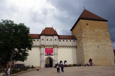 Puerta principal de entrada al castillo