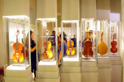 Colección de instrumentos incluyendo varios Stradivarius