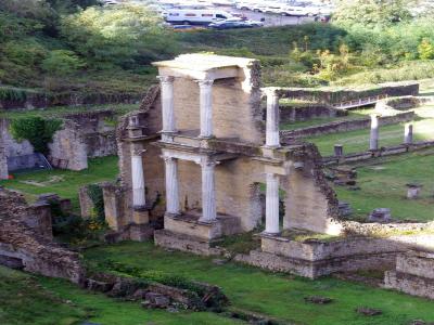 Parte en pié del Anfiteatro romano