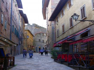 Una calle a la plaza del Priori
