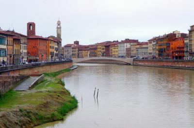 Río Arno a su paso por Pisa