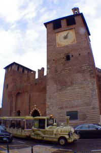 La torre del reloj de Castelvecchio en Verona