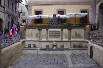 La bonita Fontana di S. Rocco en la Via Porta Florentina