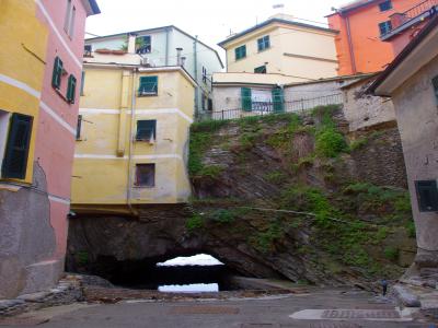 Un túnel al Mediterráneo bajo las casas