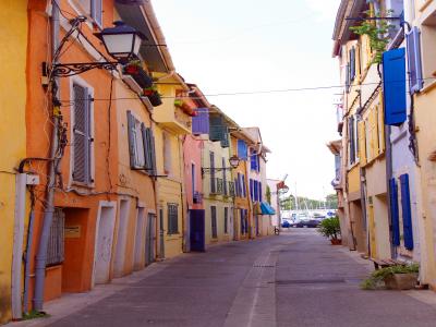 Casas provenzales coloridas 