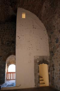 Ventana y escalera interior de la torre