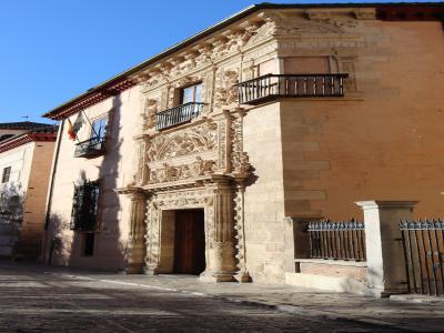Museo Arqueológico y Etnológico de Granada en la carrera del Darro