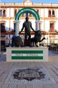 Ronda, donde nació la Andalucía autonómica, en la plaza Central