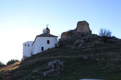 Conjunto en lo alto del Santuario de la Virgen de Gracia y la Alcazaba 