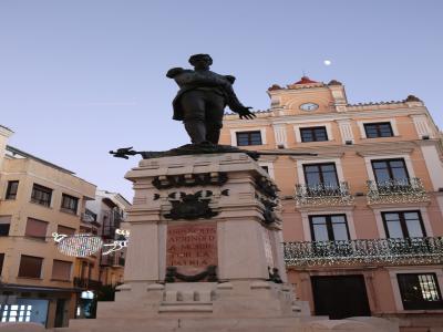 Monumento al Capitán Moreno en la Av/ de Andalucía