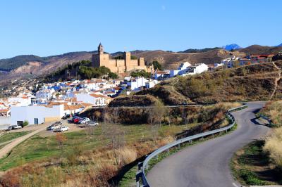 La Alcazaba desde la carretera al Torcal de Antequera