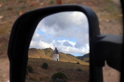Un molino de viento en el Cabo de Gata, próximo a Nijar
