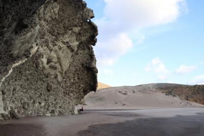 Espectaculares formaciones rocosas a pié de playa
