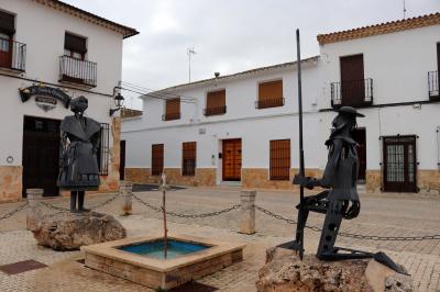 Monumento a Dulcinea y Don Quijote