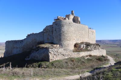 Fachadas sur y oeste del castillo