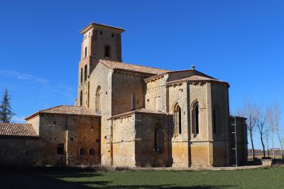 Vista este y abside poligonal del Monasterio de Santa Cruz de Ribas o de la Zarza