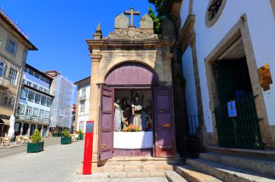 Capilla de los pasos de la Pasión de Cristo, a la entrada de la Plaza Largo da Oliveira