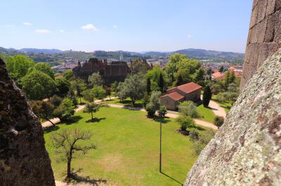 El Palacio de los Duques de Braganza desde el Castillo de Guimaraes