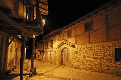 Paseo nocturno en Calatañazor