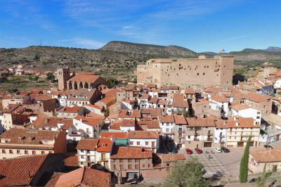 Panorámica de Mora de Rubielos con la excolegiata y el castillo al fondo