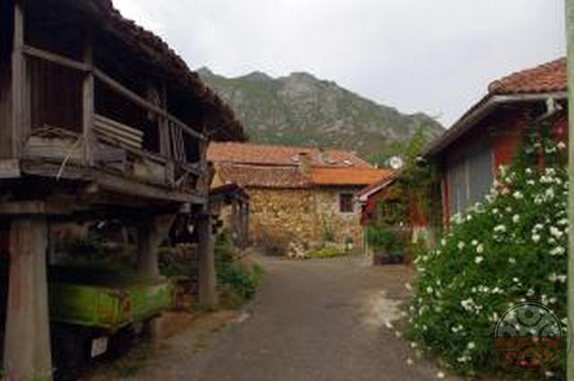 Calle típica en Villar de Vildas