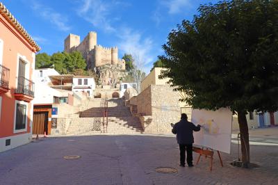 La rambla al Castillo de Almansa
