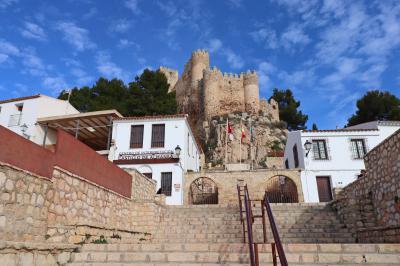 Escalera de acceso al Centro de Interpretación y el Castillo de Almansa