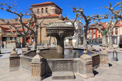 Fuente del Pilón en la plaza de España