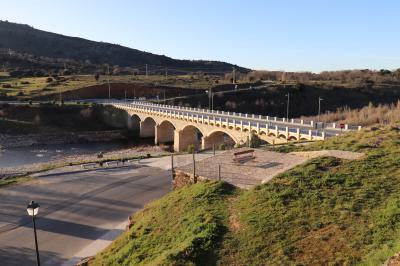 Puente nuevo en carretera Soria a Palencia