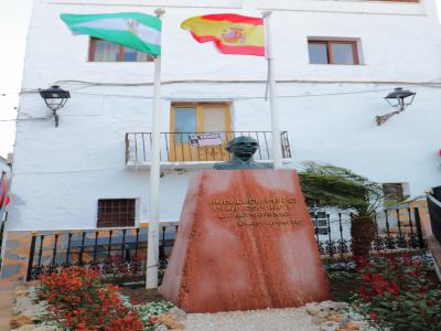Monumento a Blás Infante, padre de la patria andaluza