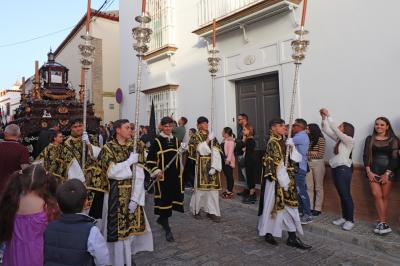 Procesiones de Semana Santa en Utrera con miradas cómplices...