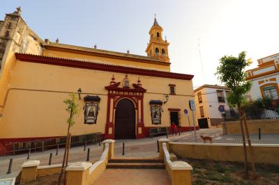Parroquia de Santiago presente por su campanario en toda la población
