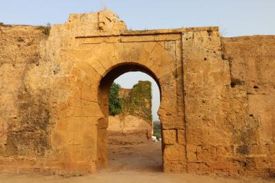 Puerta musulmana de la muralla de la fortaleza