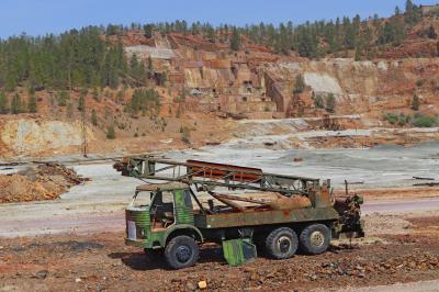 Camión grúa Barreiros de uso minero