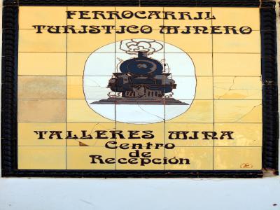 Mosaico del Tren minero turístico en la estación Talleres Mina