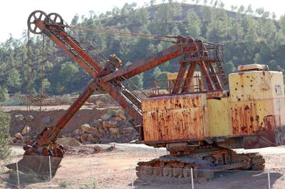 Maquina antigua de trabajo minero