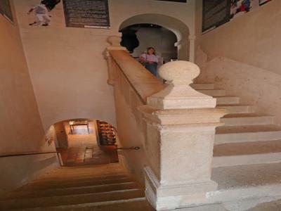 Escaleras en piedra de la Carcel Real