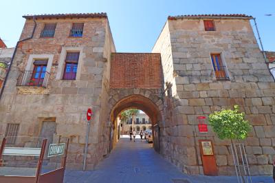 La Puerta de la Guía, de  construcción romana
