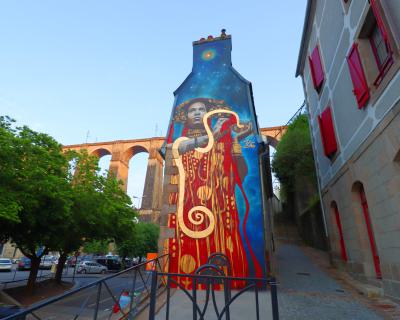 Arte callejero junto al viaducto